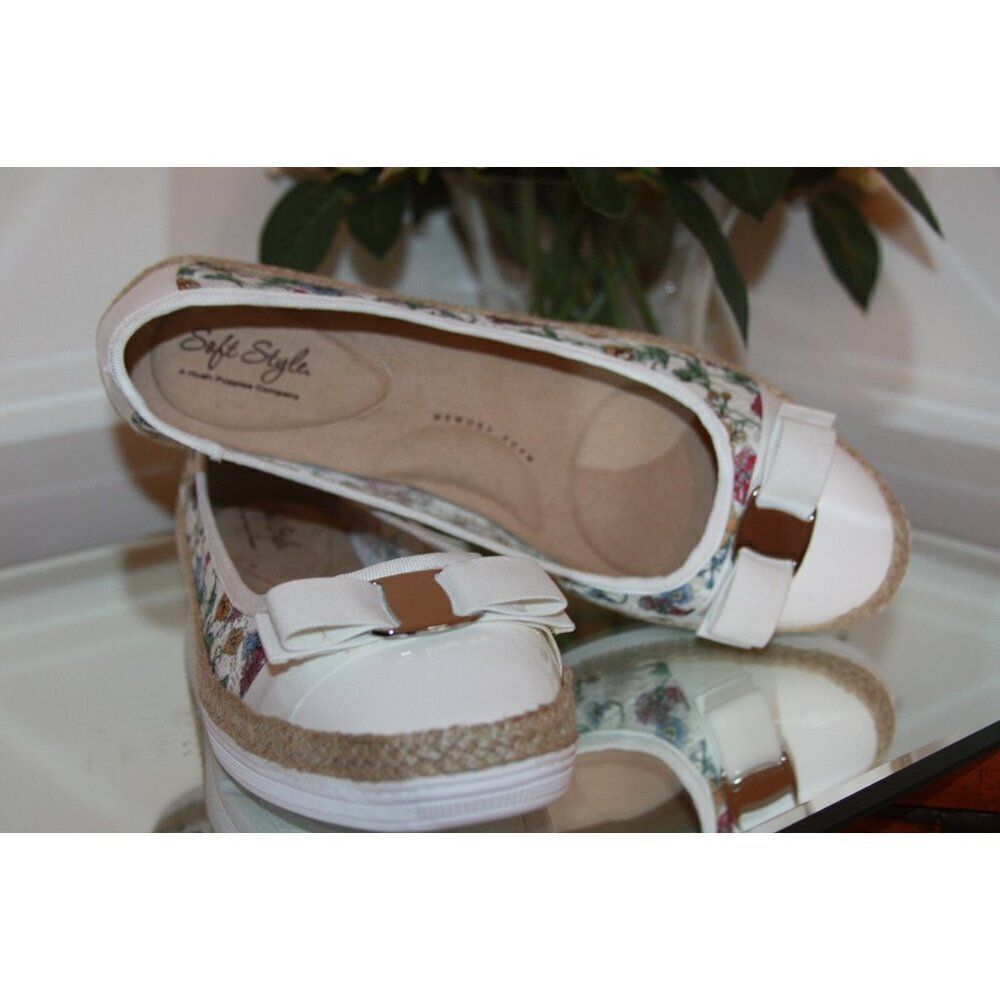 Soft Style Women's 11Wide Fagan wildflower lace flats - New